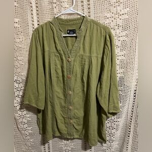 Maggie Barnes Vintage Linen Blend Painted Buttons Top @X